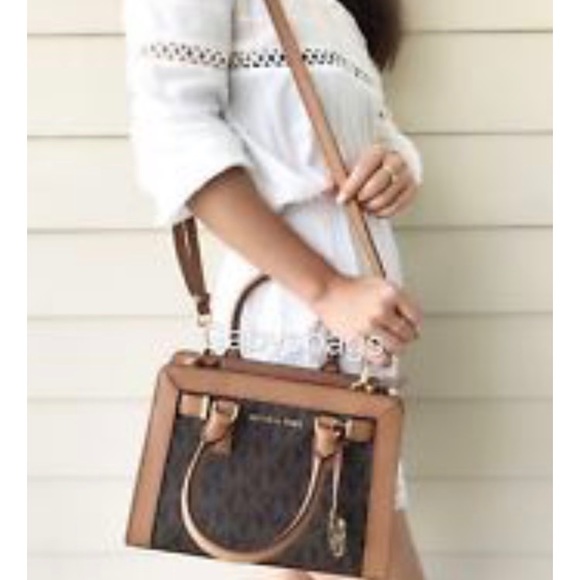 💕🍒mk Satchel🍒crossbody vanilla/acorn - Picture 8 of 8